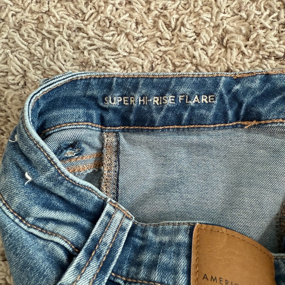 American Eagle Super Hi-Rise Flare Jeans 00 Short - Picture 7 of 8